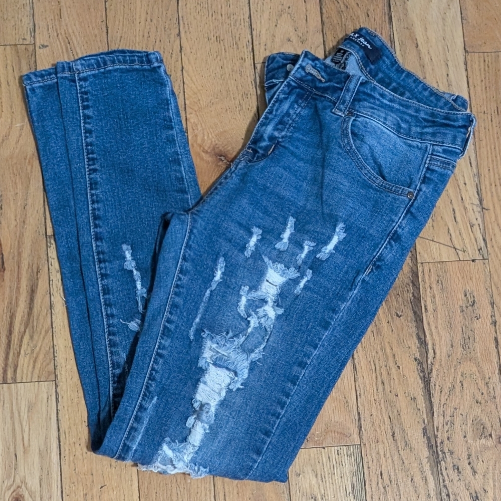 EUC Wax Jeans Distressed Blue Jeans Size 9 *C9